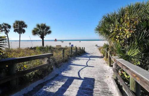 Getaway with Heated Pool and fence by Siesta Key Beach - Foto 38