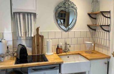 The Big Cosy Boudoir Bed + Hot tub - Photo 15