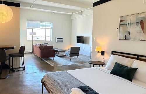 Westown Studio Apt Near Fiserv, Baird, and Theater District - Foto 1