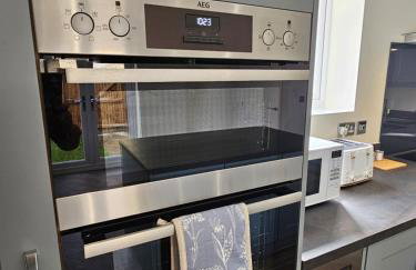 The Neal's 4 Bedroom House in Buxton Sleeps 8 - Photo 8