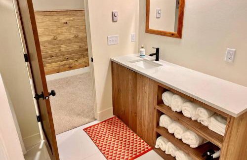 Brand NEW Cabin in the pines - Foto 47