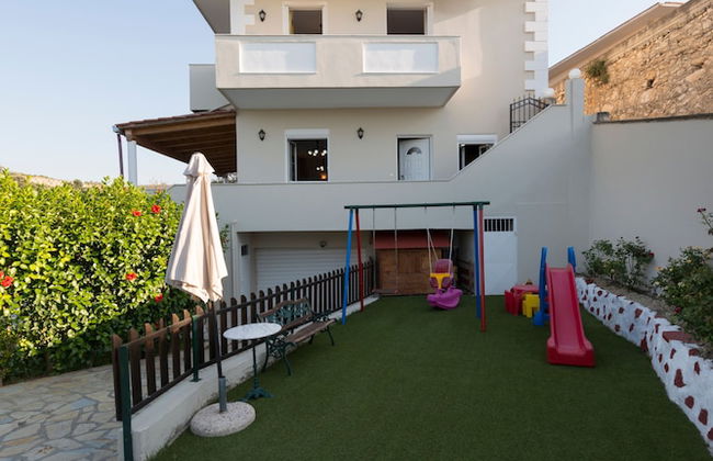 Kiriana Villa by LeaderStay - Photo 25