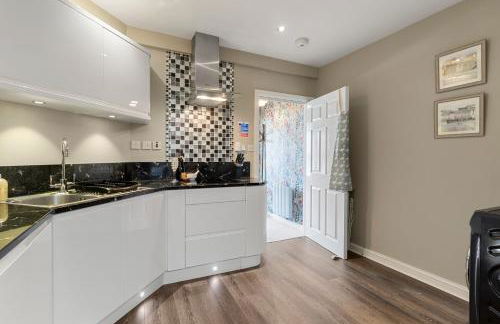 La Petite Maison Apartments - Photo 9