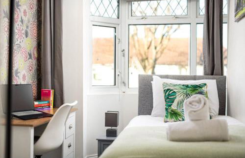 NEW Groups & Contractor Stays-5Bed-2Bath-Parking-By FabAccommodation - Foto 18