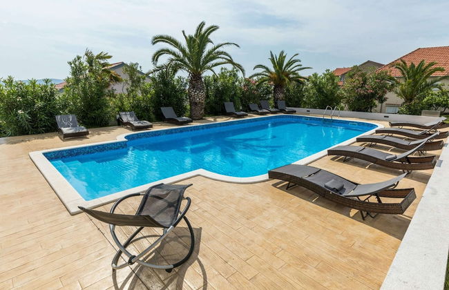 Modern Holiday Home With Pool - Foto 21