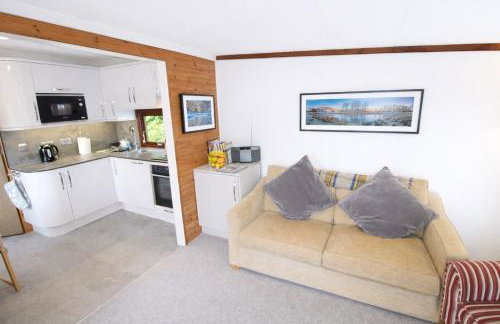 Neaum Crag Lodge ideal for a couple or family with young children in a woodland setting at Skelwith Bridge - Foto 3