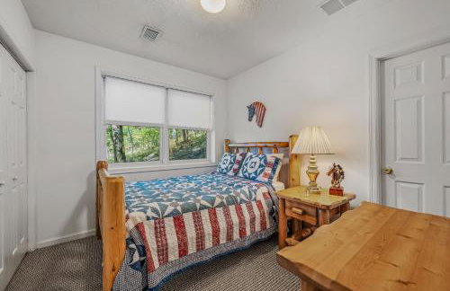 Almost Heaven - Grill, 2 King Beds, Wifi, Deck, Pool Access, Hiking, Wood Stove, Family Friendly - Foto 33