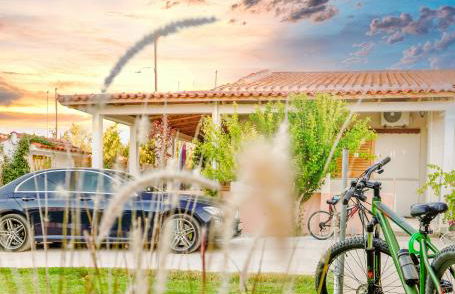 Peach Pine House - Escape Near City, Beach and Athens Airport - Foto 2