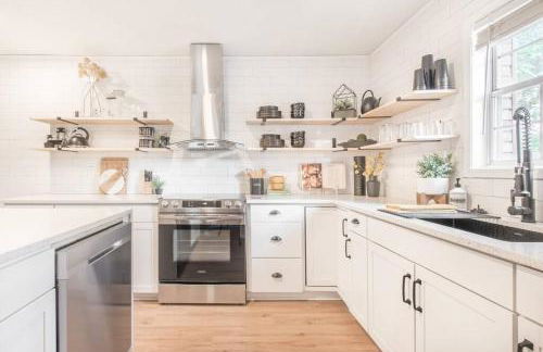 Stylish & Spacious Home Near ATL - Foto 22