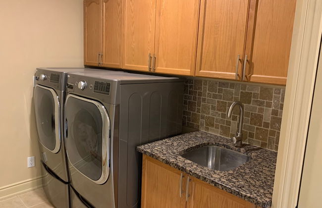 Affluent Guest House - Photo 9