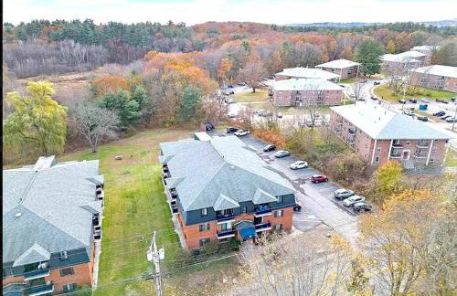 NEW - Mins to Hospitals - Manchester - Derry - Nashua - Concord - Queen Bed - Foto 10