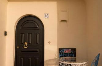 Cozy Beach Apartment W/ Sea View, Free Parking & AC - Foto 7