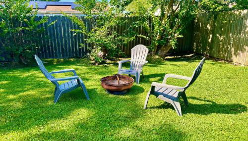 Modern Getaway North of Panama City Beach - Photo 2, Garden, sunbed, Garden view