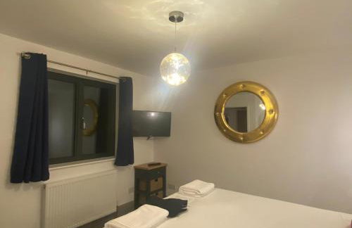 POPPY LUXURY LODGE Sleeps 8 at Fairview Farm, Ravenshead, Nottingham Near Sherwood Forest, Dog Friendly, Farm Stay great for wedding groups, families, Hen Do's, friends gatherings with amazing views - Foto 53