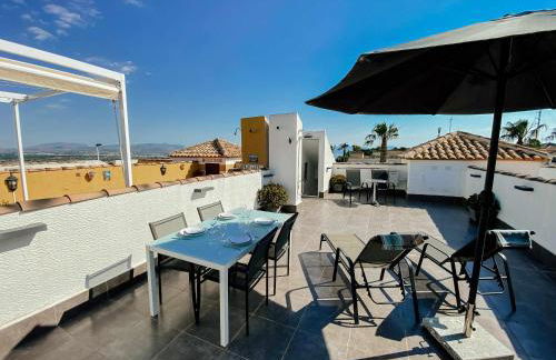 Stunning 2 bedroom apartment with Pool View - Photo 11