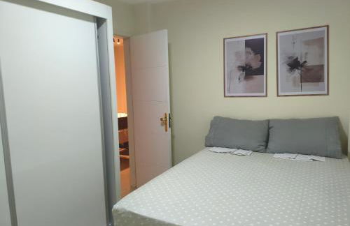 Apartamento, 2 quartos, claro, alto,garagem,piscina todo novinho mobiliado, coração do Fonseca - Foto 14