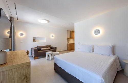 Azure Naousa - Photo 8