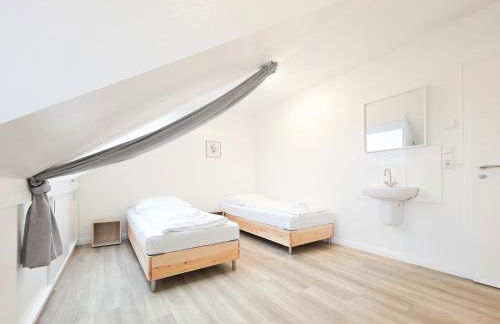 Tolstov House - 6 Zimmer Haus - große Küche - Garten - Parkplatz - 25min Messe DUS - Foto 25