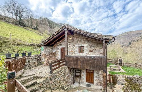 Cabaña La Gurueba, frente rio y cascada - Foto 12