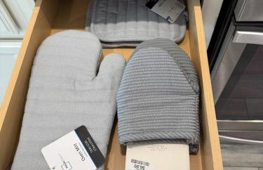 Spacious Home with Private Pool - Photo 60