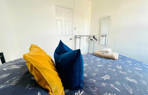 4-Bedroom House 5 mins to Beach & Parking - Foto 35