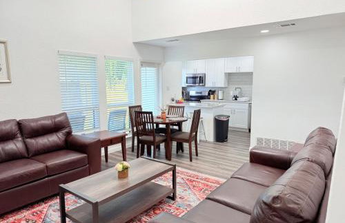 Arlington Entertainment District Home Purple Door - Foto 1