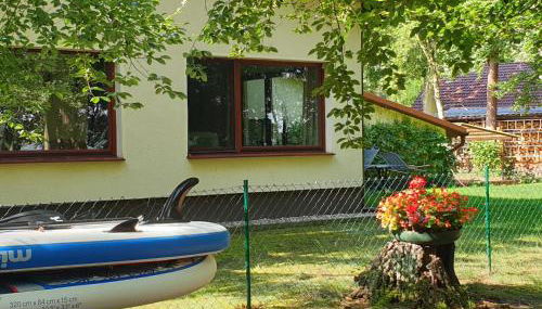 Ferienwohnung Am See mit kleinem Boot und 3er Kajak und 2 SUP - Foto 2, Garden