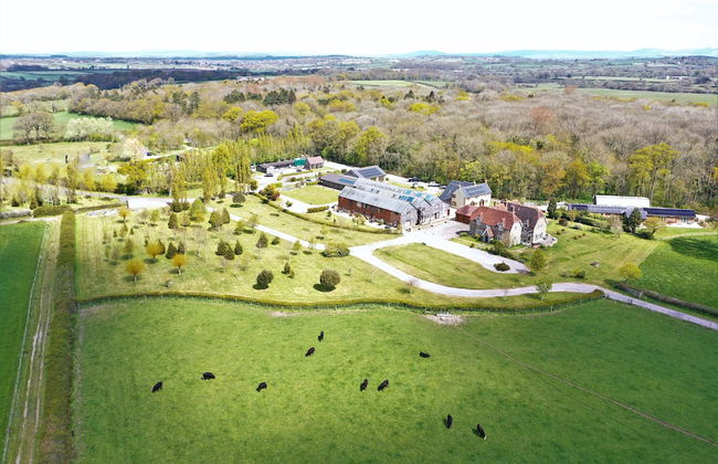 The Victorian Barn self catering holidays with pool & hot tubs - Photo 31