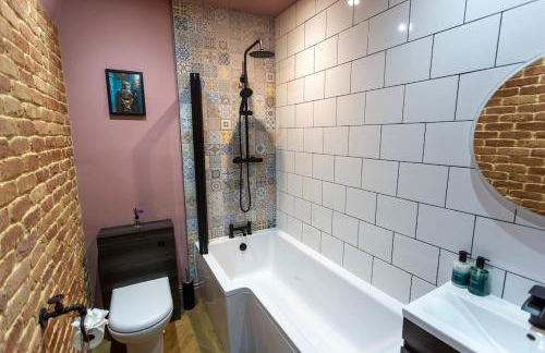 NEW Refurbished Cottage near Alton Towers Sleeps 6 Ashbourne Peak District Derbyshire - Foto 27