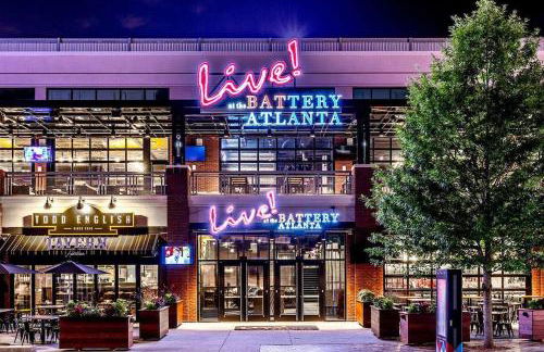 Lux Home-mins to Truist Park wKing pet friendly - Foto 16