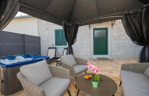 Awesome Home In Ploce With Jacuzzi - Foto 7