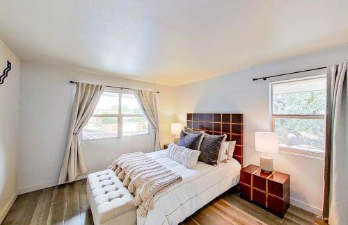 Contemporary, Dog-Friendly Townhouse with Balcony, Pool & Day Docks - Foto 17