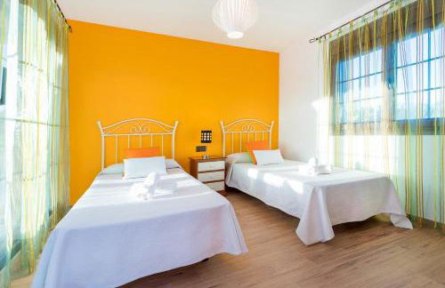 Villa near ibiza Town Sleeps 14 - Foto 33