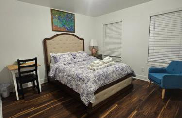 Charming 3 Bedroom house near Downtown IN - Photo 8