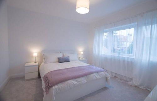 New stylish 4 bed house moments from Clacton beach - Foto 49