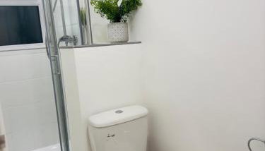 Bella Homes-Spacious 4 bedroom Modern Town house Romford - Foto 5