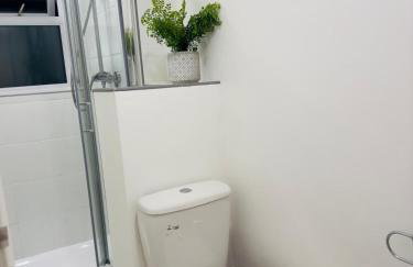 Bella Homes-Spacious 4 bedroom Modern Town house Romford - Foto 5