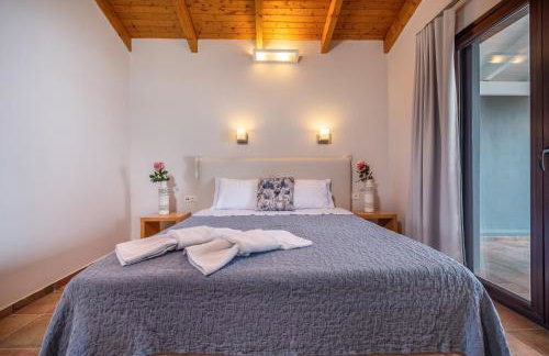 Trizonia Bay Hotel - Photo 18