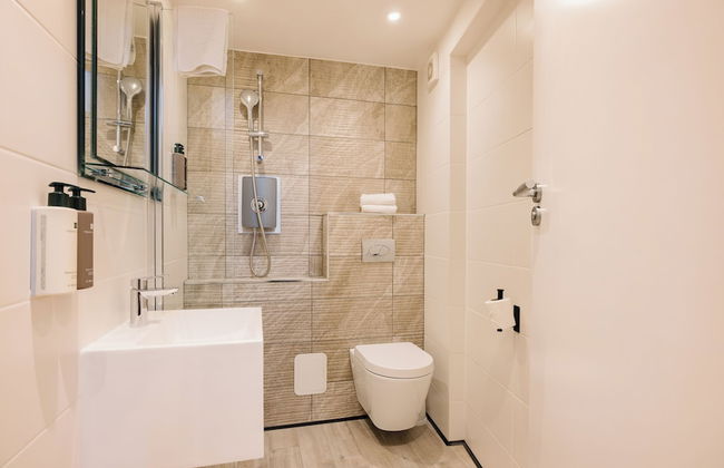 Leicester Square 3rd Floor Studio - Photo 36