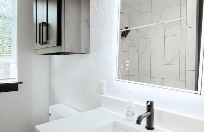 Cozy 6BR Home Near Plaza Dist -sleeps 15 - Photo 55