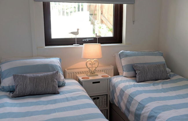 Valley Retreat - Peaceful Location, Walk to Beach, Parking - Photo 25