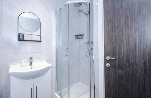 Modern 1BR Apartment in Central Warrington - Foto 42