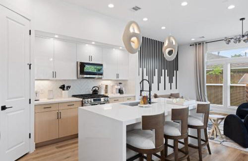 2 Luxury Homes in 1 - Walk to Nightlife & Stadiums - Foto 31