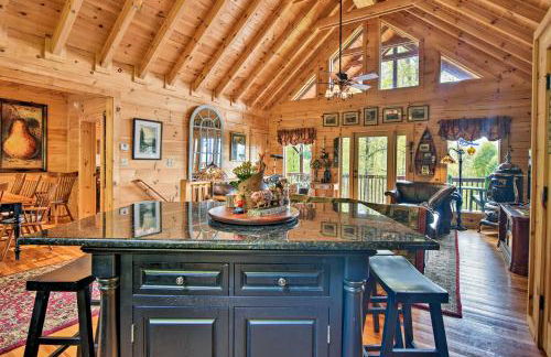 Cabin with BBQ and Games - Walk to Blue Ridge Parkway! - Foto 7