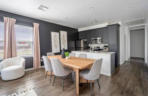 Spacious Apartment with Gated Parking Near Med Ctr - Foto 10