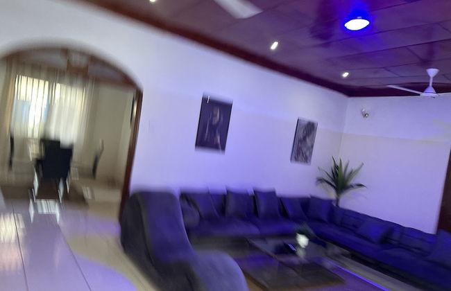 The Retreat Emerald Apartments Close to the Beach - Photo 6