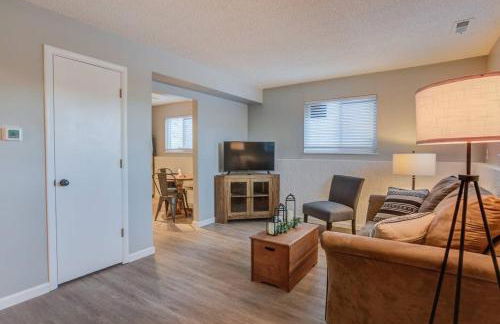 Romantic Getaway Base of Mountains Parks & Trails - Foto 6