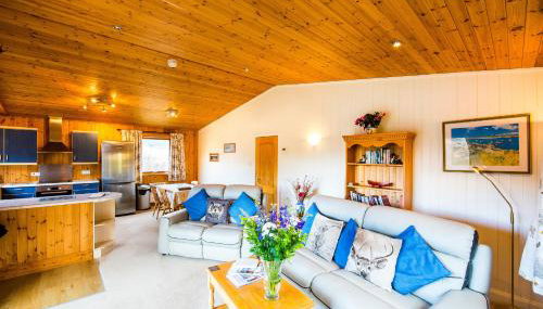 Raven Lodge with beautiful views of Loch Dochart - Foto 2, furniture, Lobby or reception