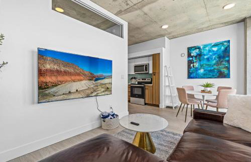 Downtown views! Amazing pool gym hottub Luxury apt - Foto 14