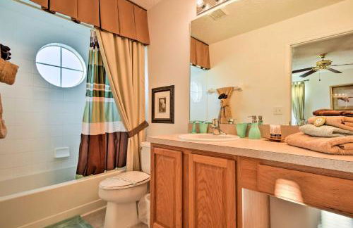 Luxe Terra Verde Villa with Theater 6 Mi to Disney! - Foto 16
